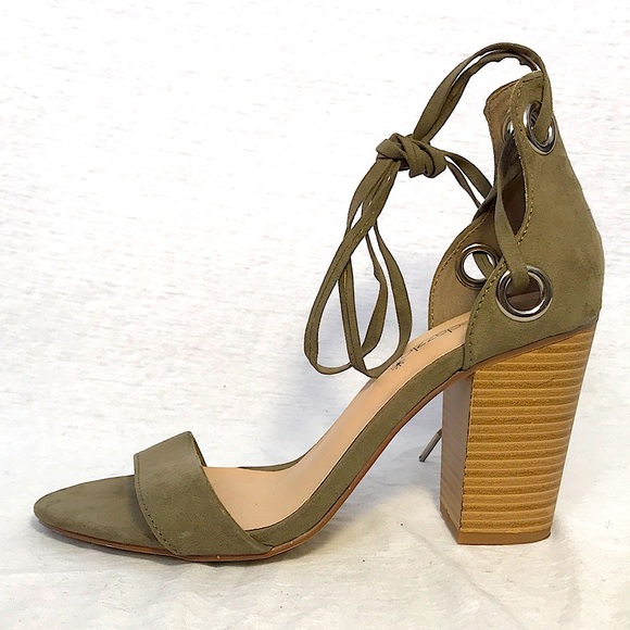 Shoe Dazzle | Grommet Laced Heels | 6.5 - Picture 2 of 7